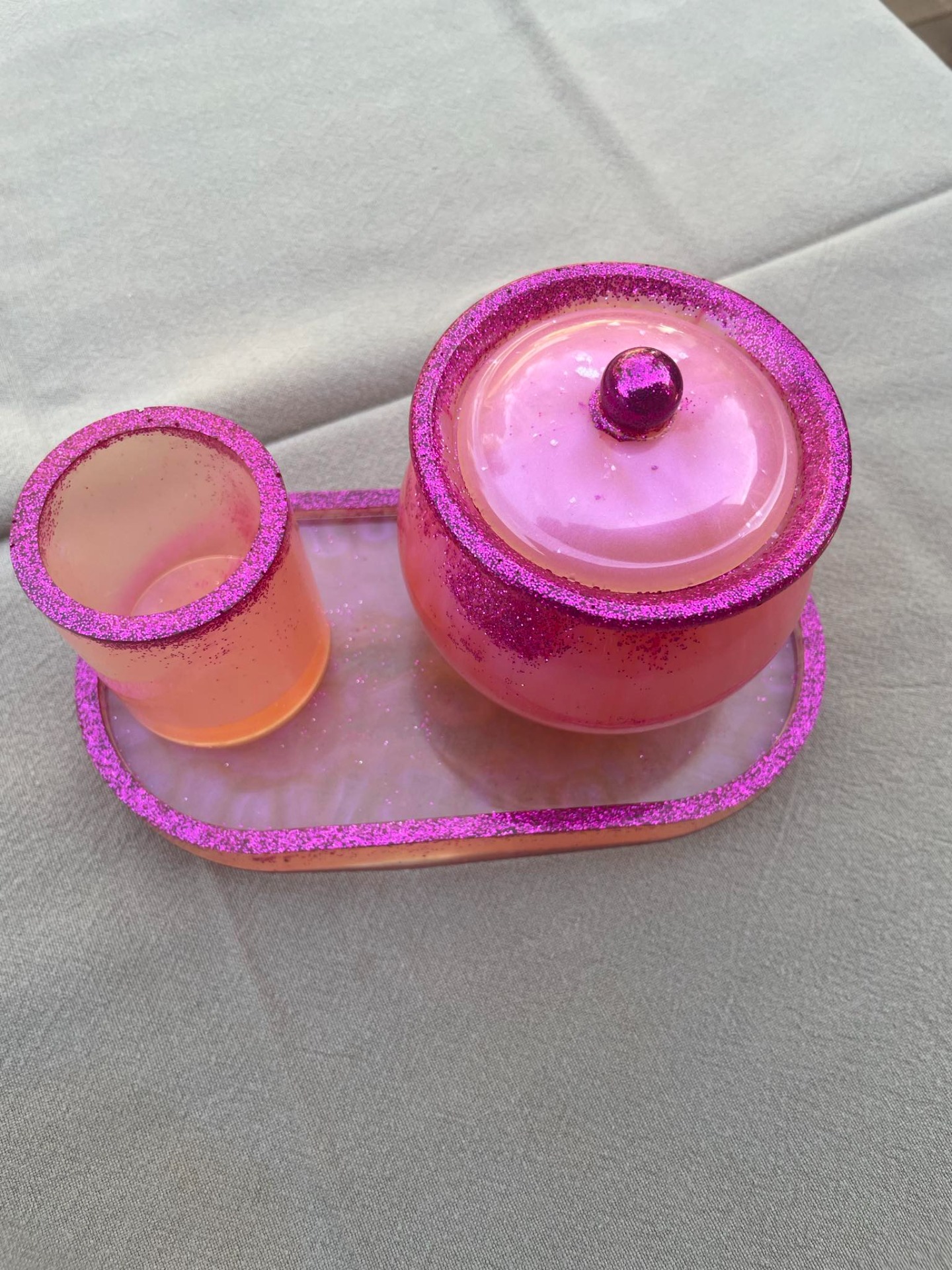 Porte savon 12 euros, Pot 7 euros, Boîte 10 euros / Ensemble 27 euros